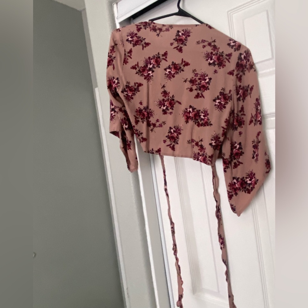 Floral linen wrap top.